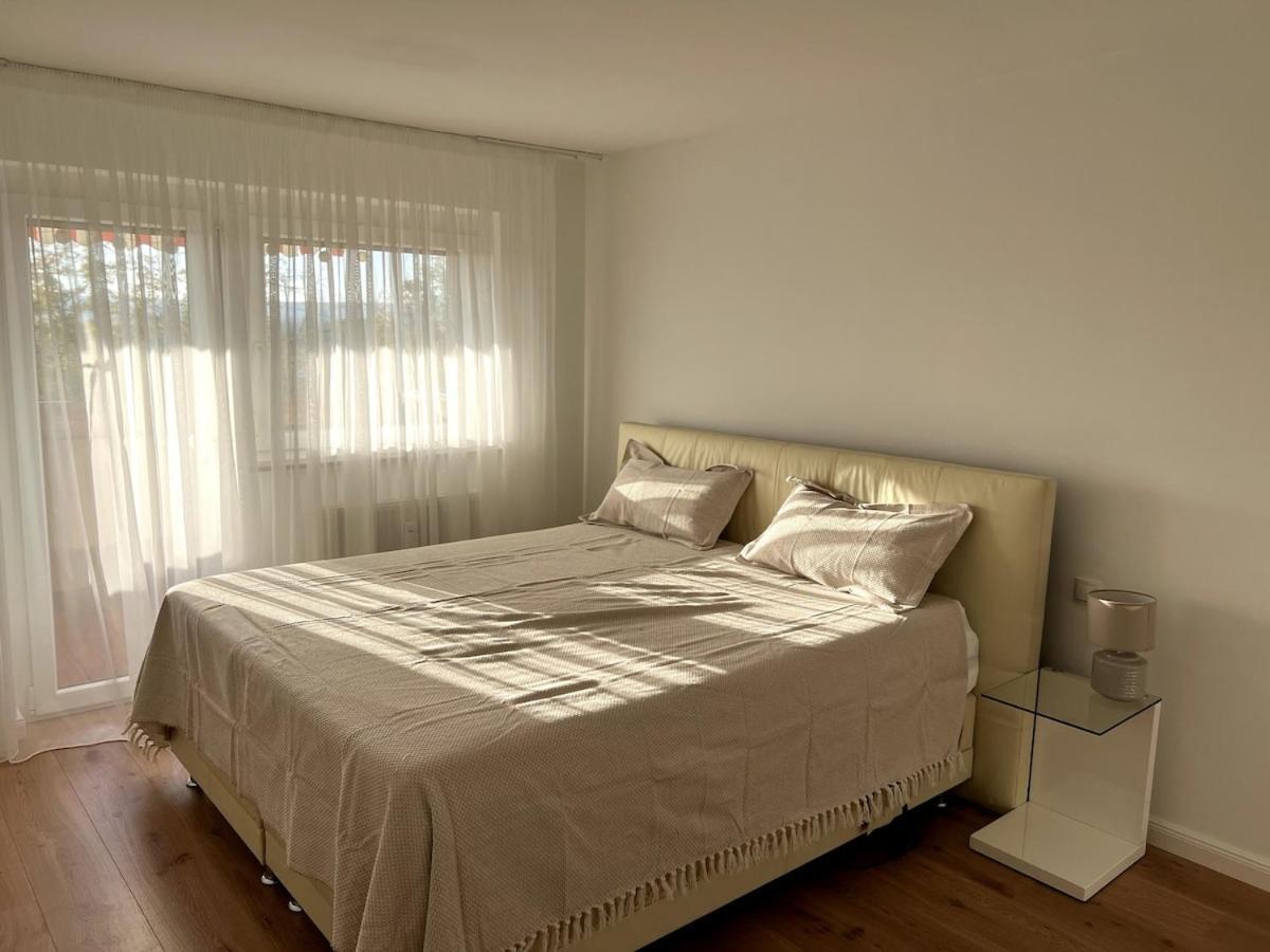Schoene Wohnung, Super Lage, Fantastischer Ausblick Apartment